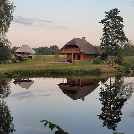 Brivdienu Maja Ar Pirti "Strautkalni" Ieriki Esterno foto