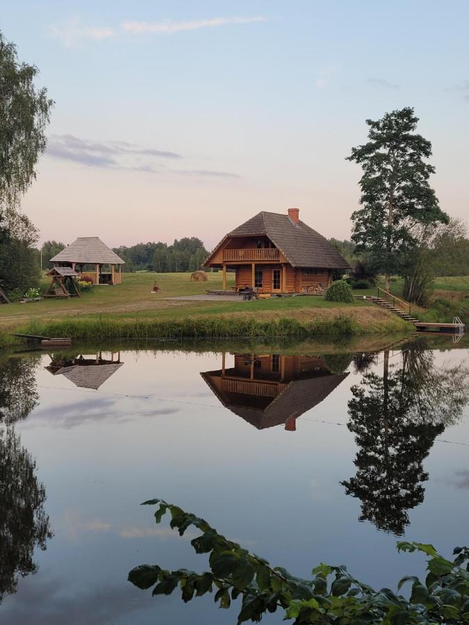 Brivdienu Maja Ar Pirti "Strautkalni" Ieriki Esterno foto