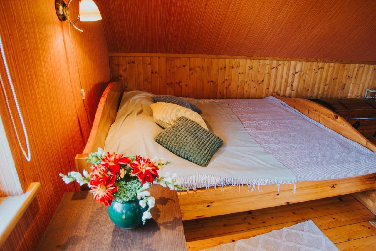 Brivdienu Maja Ar Pirti "Strautkalni" Ieriki Esterno foto