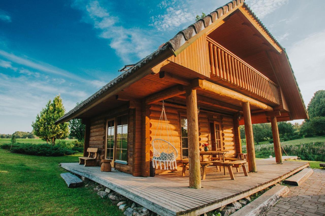 Brivdienu Maja Ar Pirti "Strautkalni" Ieriki Esterno foto