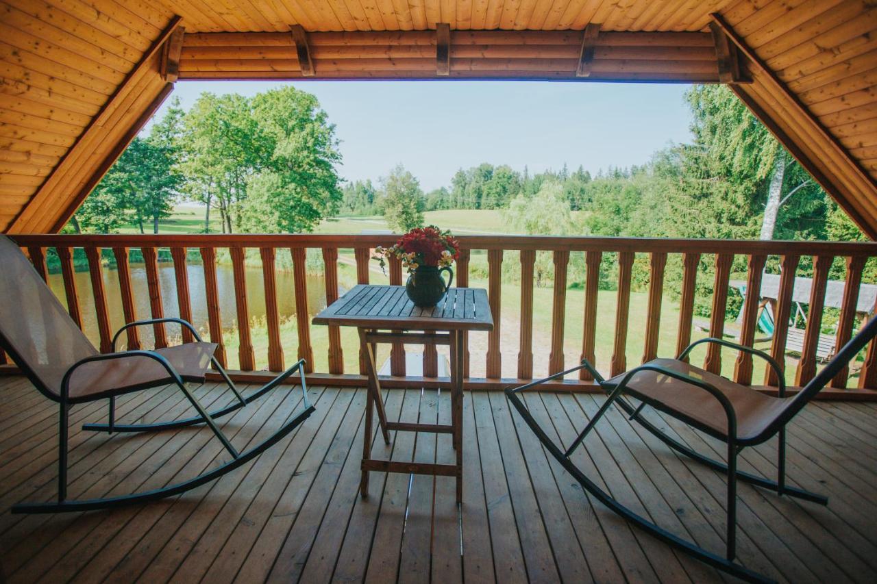 Brivdienu Maja Ar Pirti "Strautkalni" Ieriki Esterno foto