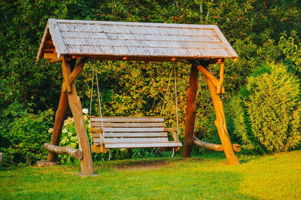 Brivdienu Maja Ar Pirti "Strautkalni" Ieriki Esterno foto