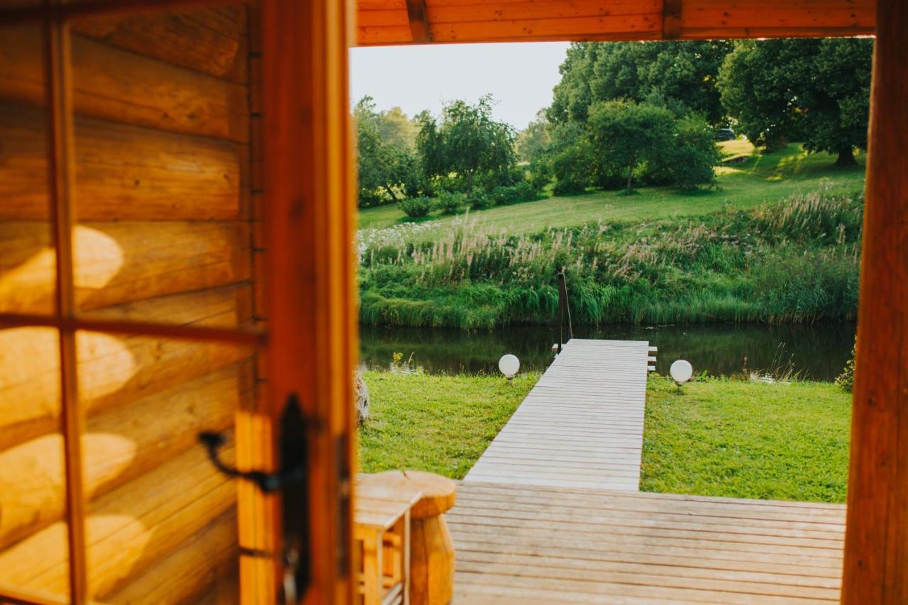 Brivdienu Maja Ar Pirti "Strautkalni" Ieriki Esterno foto