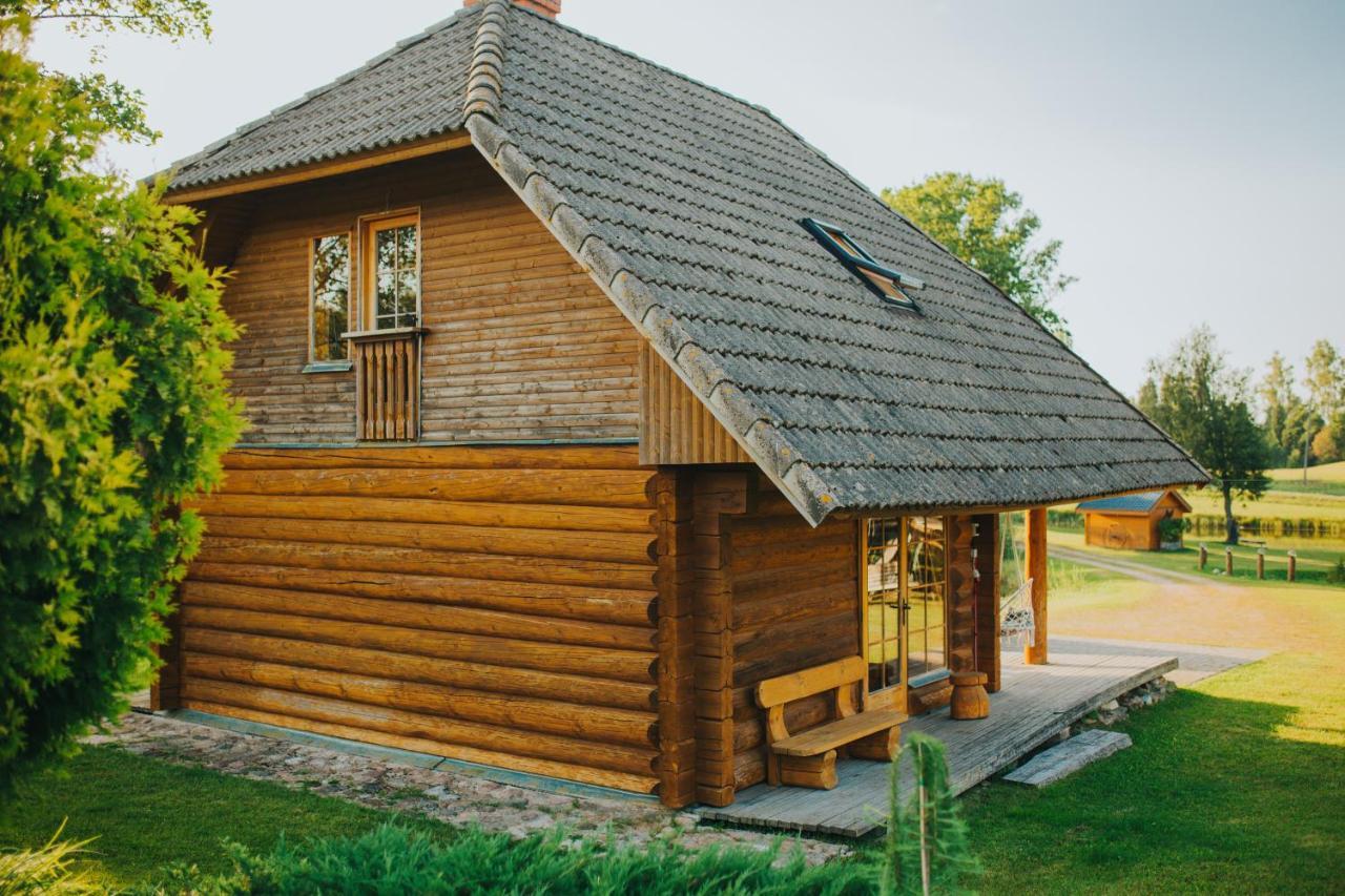 Brivdienu Maja Ar Pirti "Strautkalni" Ieriki Esterno foto