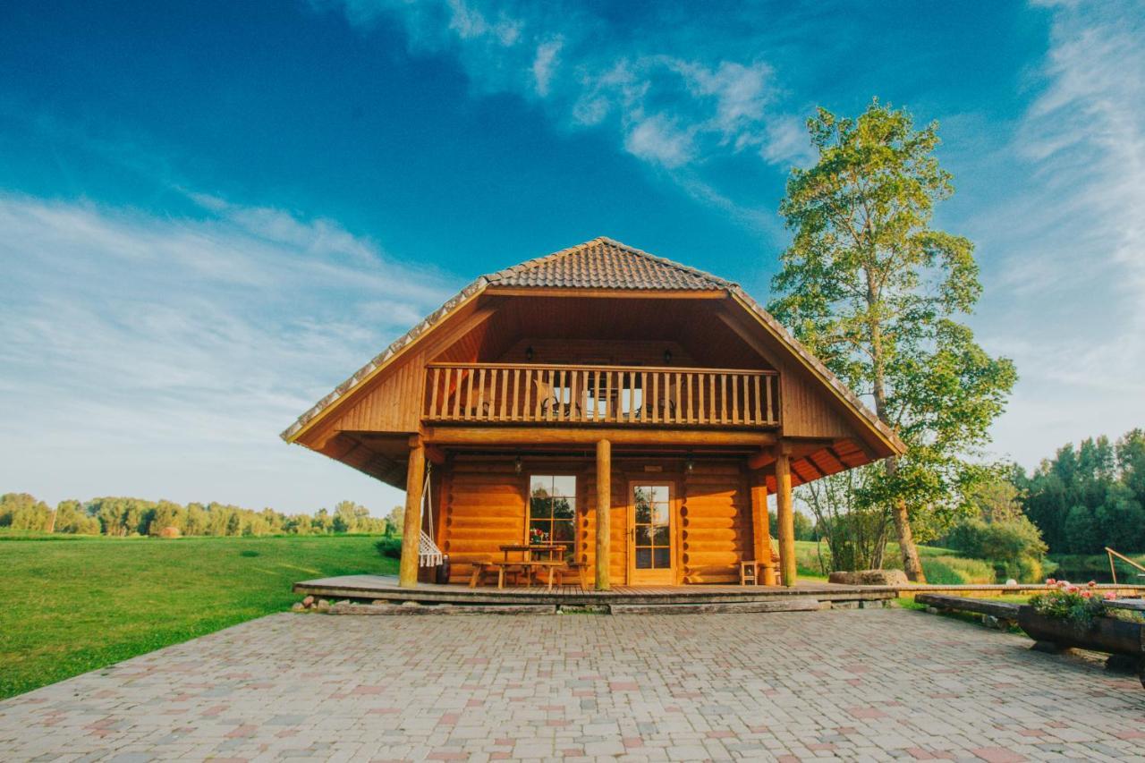 Brivdienu Maja Ar Pirti "Strautkalni" Ieriki Esterno foto