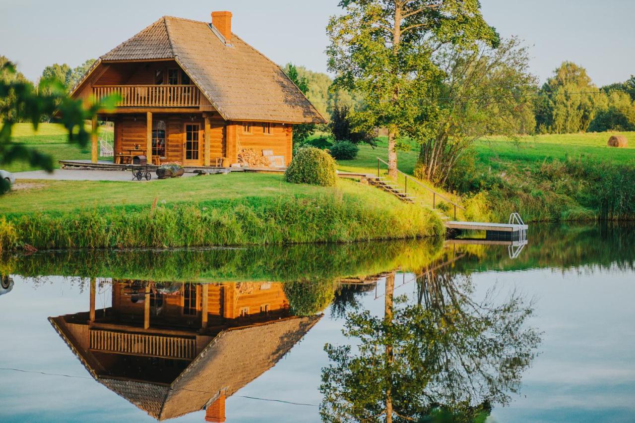 Brivdienu Maja Ar Pirti "Strautkalni" Ieriki Esterno foto